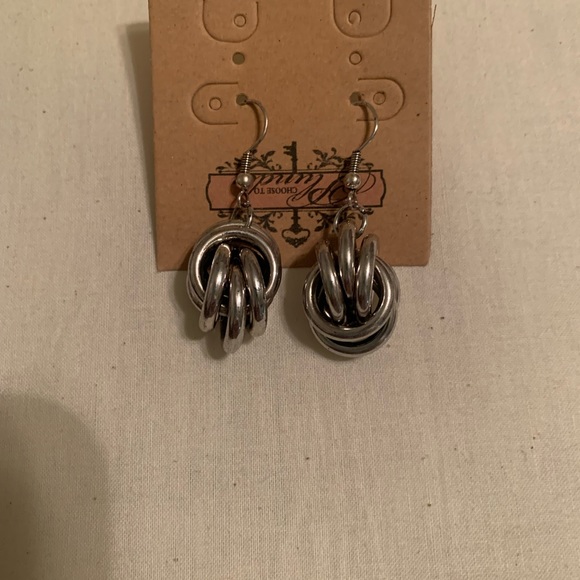 Plunder Earrings - Picture 4 of 5